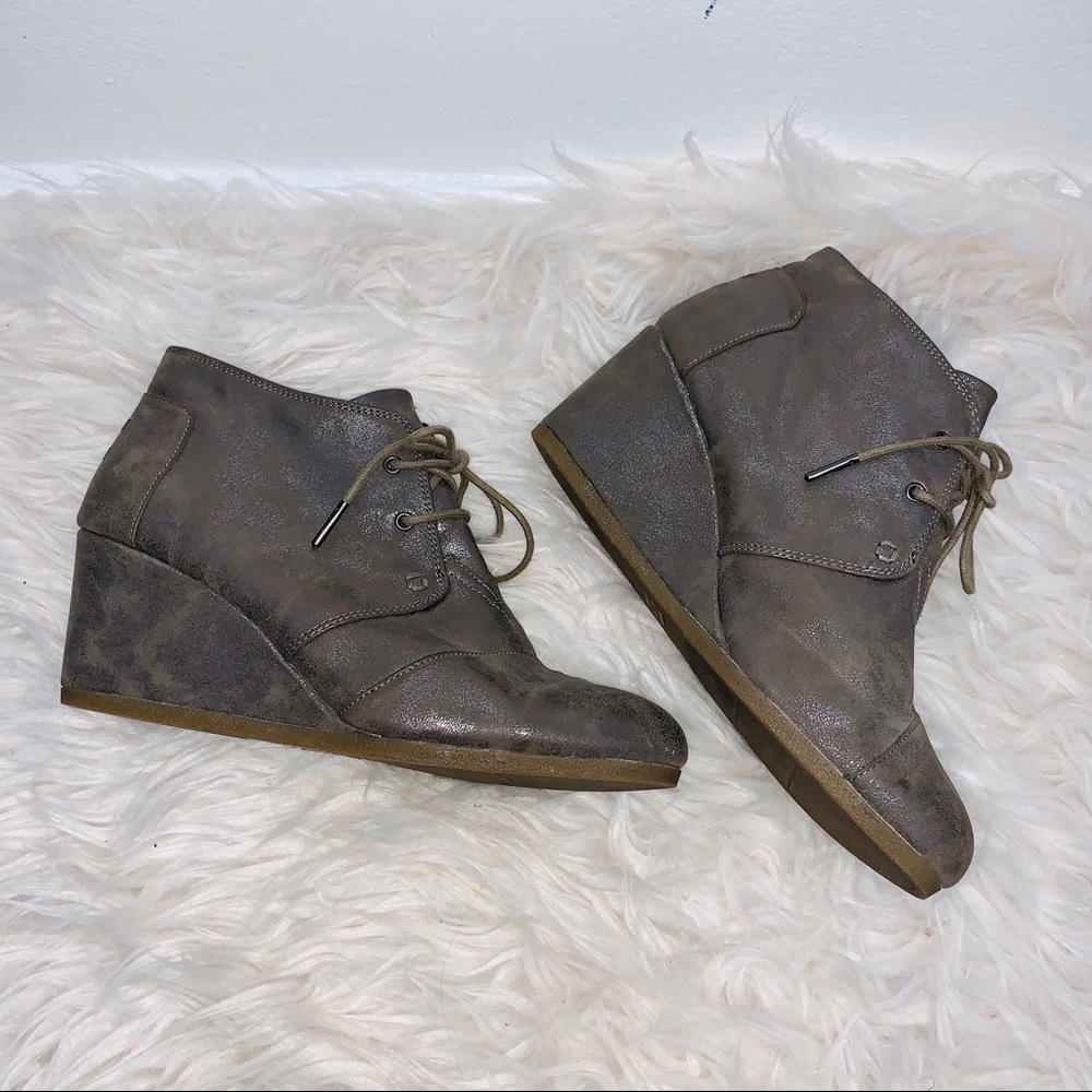 TOMS WEDGE DESERT BOOTS COLOR GRAY SIZE 11
